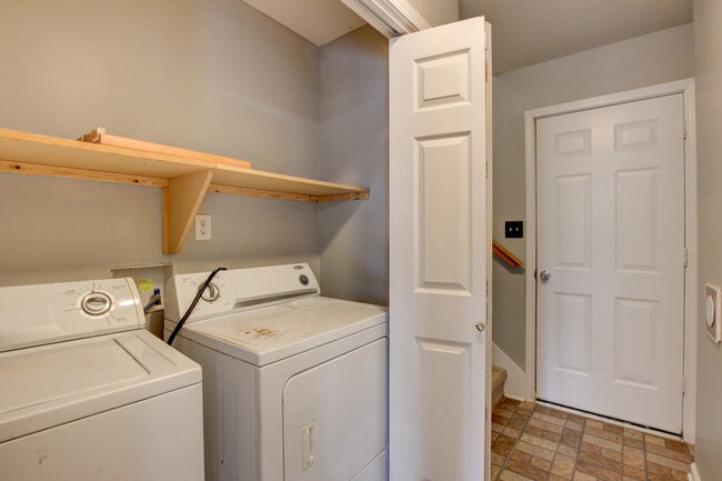 Building Photo - 3696 S Naples Ct