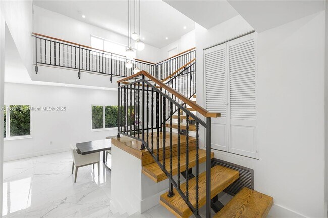Building Photo - 1651 SW 13th Ave
