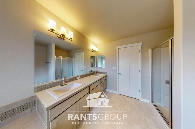 Building Photo - Modern 3-Bed Home in Steilacoom Ridge w/ AC, Fenced Yard and Easy Commute to JBLM!