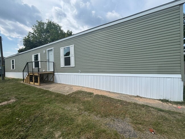 Building Photo - 3212 Plateau Dr