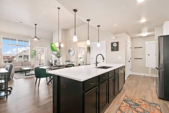 Building Photo - 1875 Fall River Dr