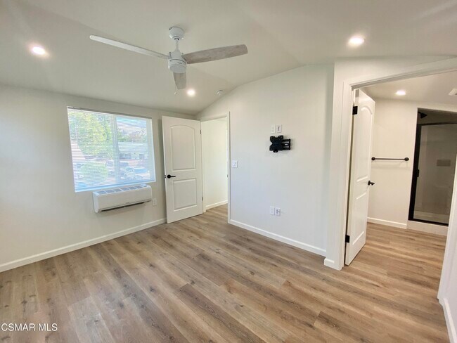 Building Photo - 423 Saratoga St