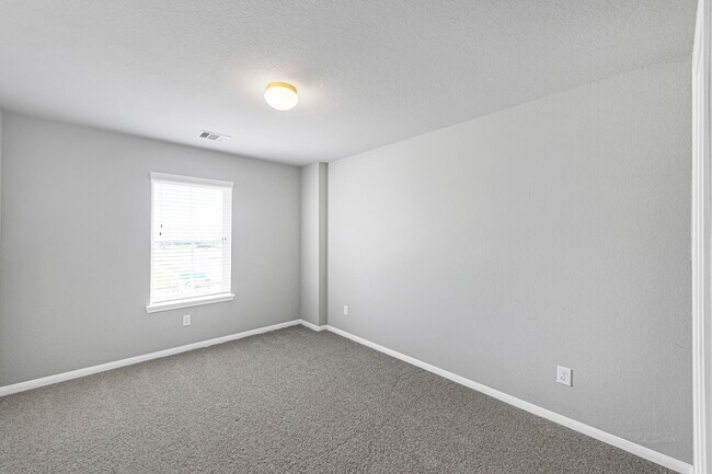 Building Photo - 5462 Grand View Dr