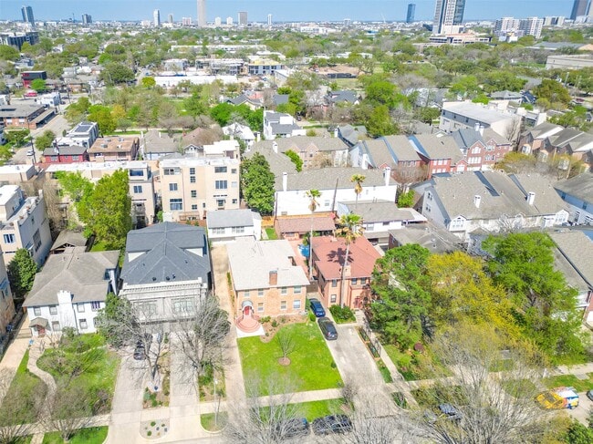 Building Photo - 1558 1/2 Castle Ct