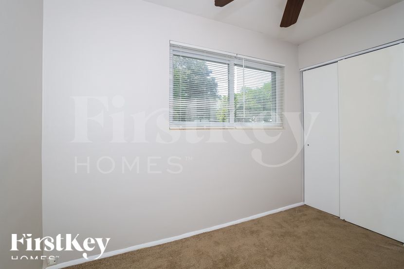 Building Photo - 607 Faber Dr