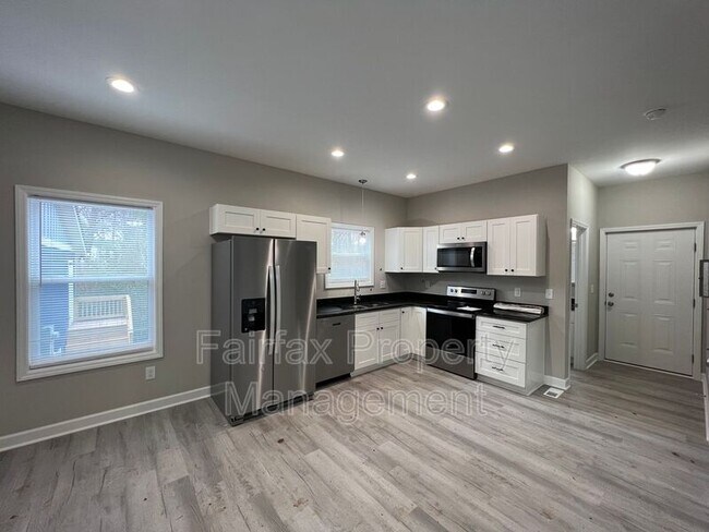 Building Photo - 2305 Owen St