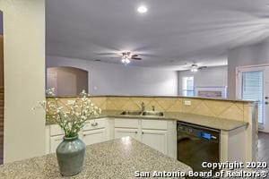 Building Photo - 133 Deer Wood Oaks