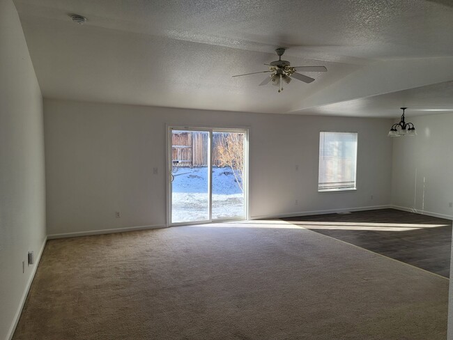 Building Photo - Cute 3 bedroom , 2 bath home on the Fernley Golf Course, $2000 a month, $2100 security deposit
