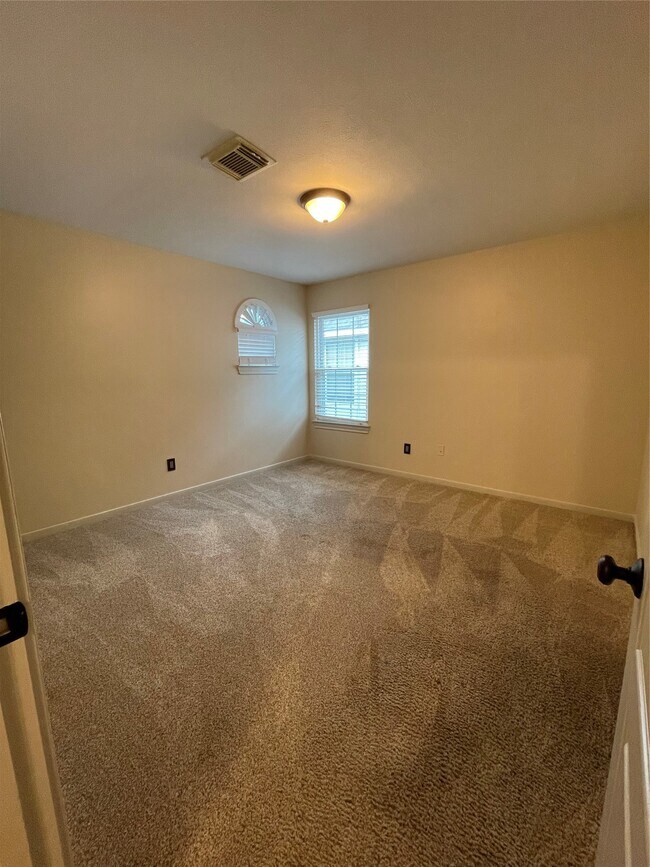 Building Photo - 1759 Lakeside Enclave Dr