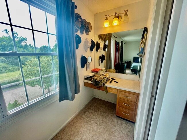 Building Photo - Charming and Spacious 3-Bedroom Home for R...