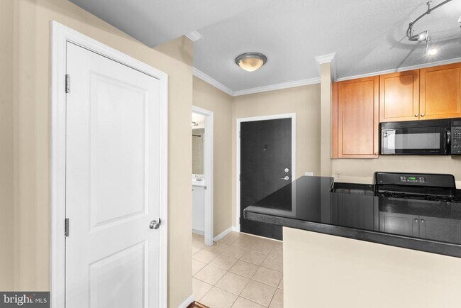 Building Photo - 851 N Glebe Rd