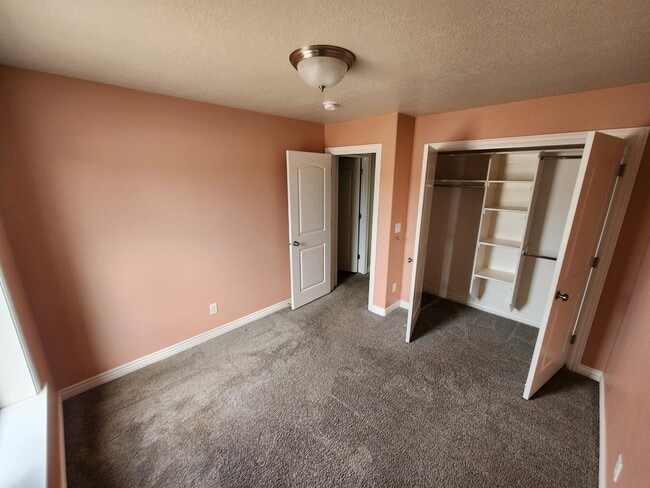 Building Photo - 294 LeAnn Way