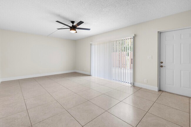 Building Photo - 1420 Augusta Cir