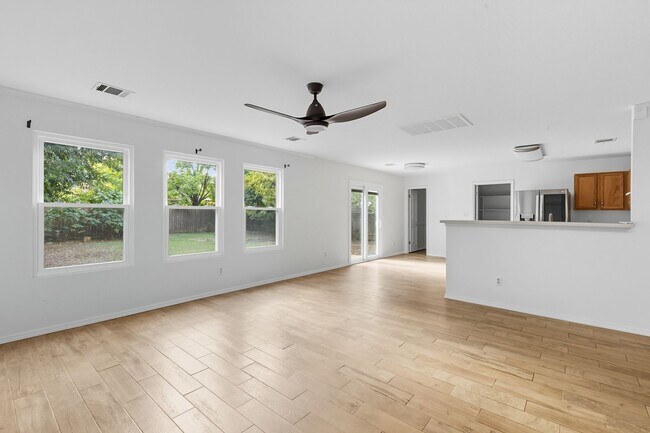 Building Photo - 617 Riverway Ln