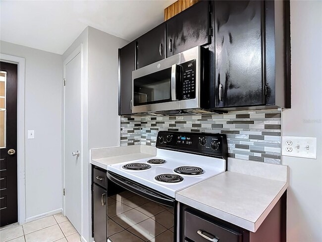 Building Photo - 7916 Woodgrove Cir