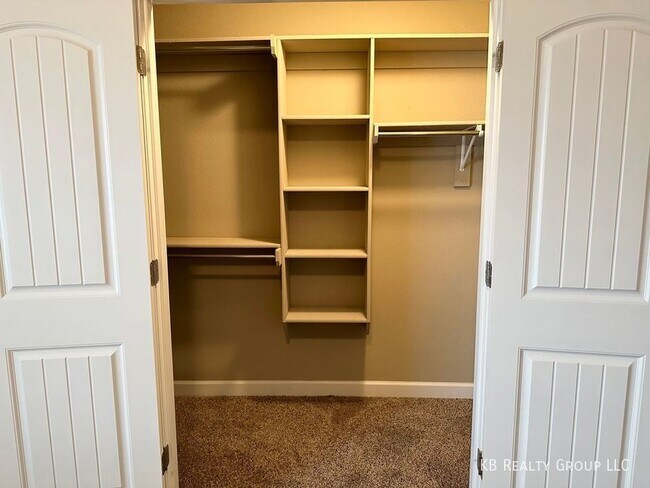 Building Photo - 2 Bed Townhome in Belton; Raymore-Peculiar...