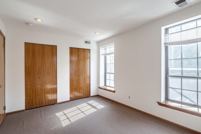 Building Photo - 617 S 18th St