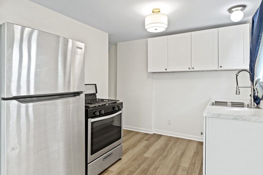 Kitchen - 1725 E Frankfort St
