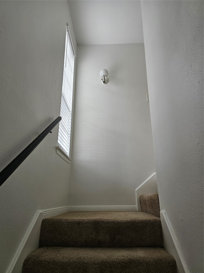 Building Photo - 2626 Holly Hall St