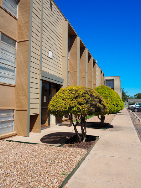 Building Photo - College Pointe