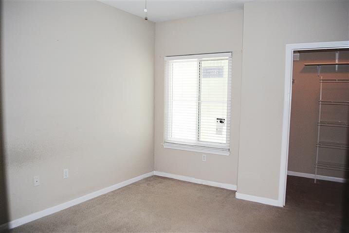 Building Photo - 3880 Riviera Grove