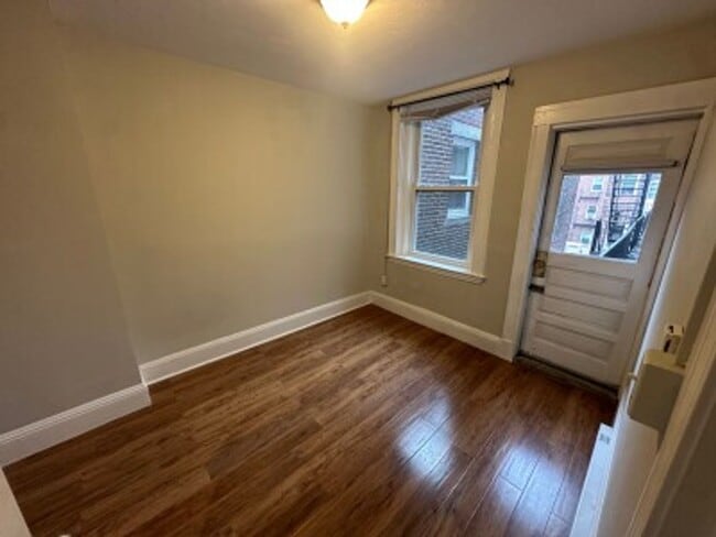 Building Photo - NORTH E. 2 BR Apartment - 6/1/26