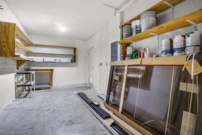 Building Photo - 980 SW 6th Pl
