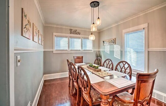 Building Photo - 325 W Spring St