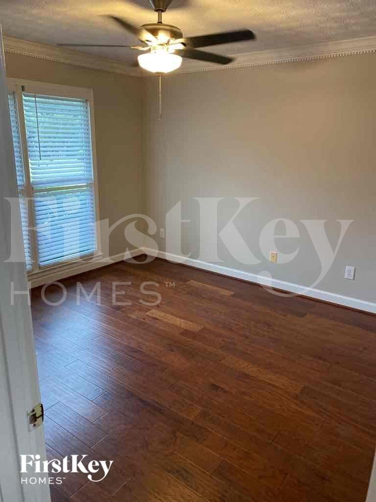 Building Photo - 1020 Forest Hills Dr SE