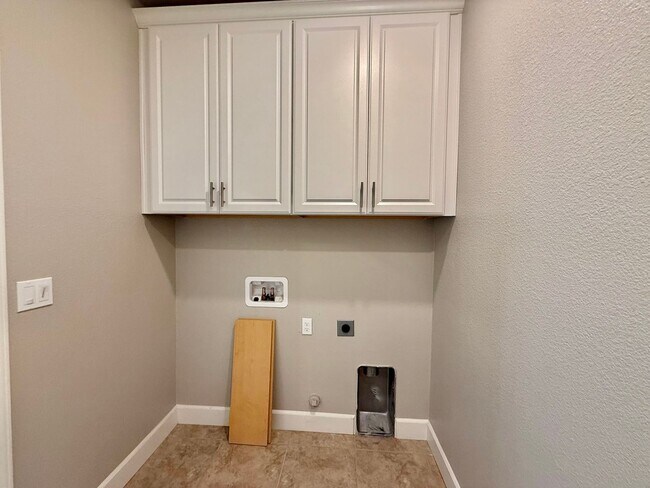 Building Photo - 1561 Osborn Dr