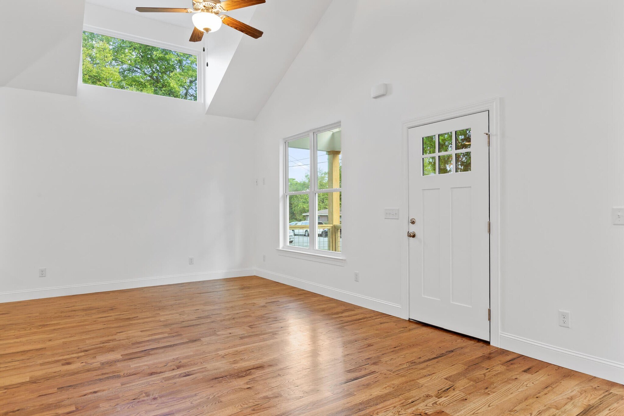 Building Photo - 2006 E 14th St