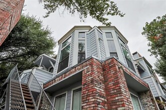 Building Photo - 3420 Country Club Dr W