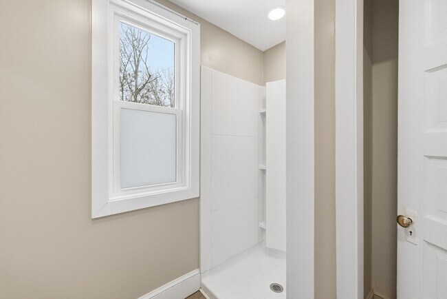 Building Photo - 111 Dustin St