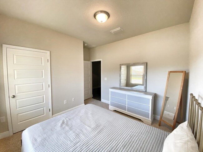 Building Photo - 3605 Turquoise Dr