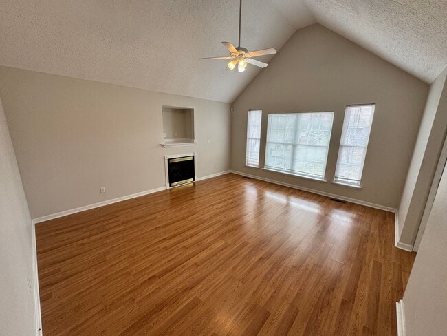 Building Photo - Comfortable 2-Bed, 2-Bath Home