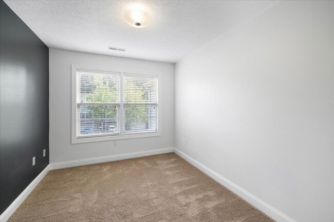Building Photo - Modern Townhome in Prime Location - Christ...