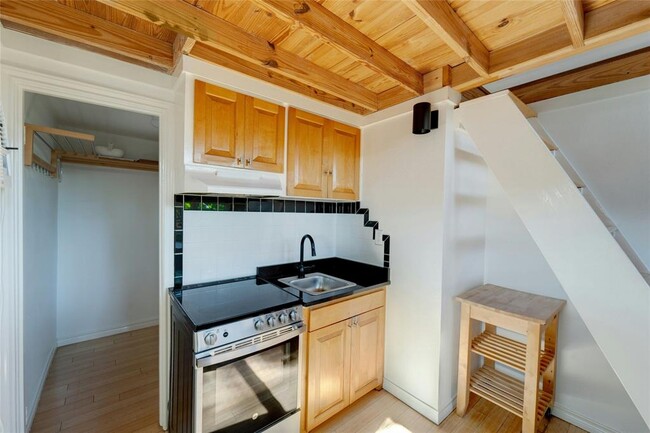 Building Photo - 3700 1/2 Kerbey Ln