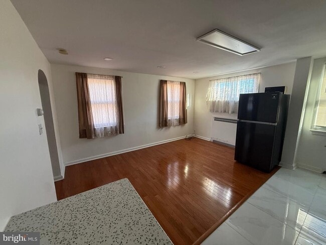 Primary Photo - 363 Sherbrook Blvd