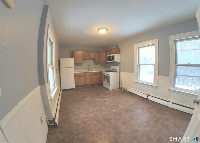 Building Photo - 21 Young St