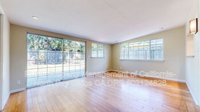 Building Photo - 652 Corlano Ave