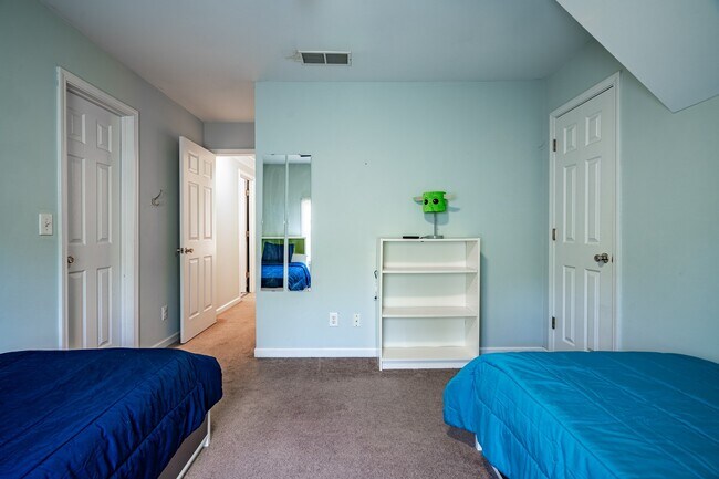 Building Photo - 2096 Fairport Way