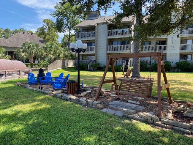 Building Photo - 3900 Aspen Dr