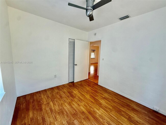 Building Photo - 2321 SW 31st Ave