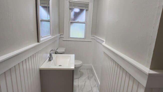 Building Photo - 1516 Pembroke St