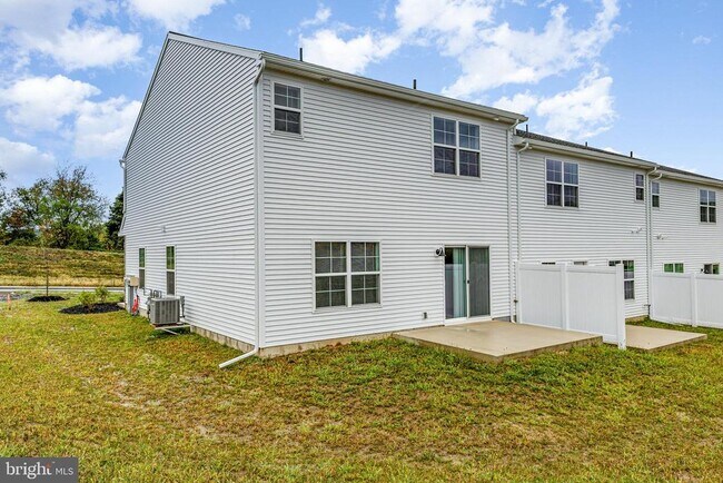 Building Photo - 7841 Briarwood Dr