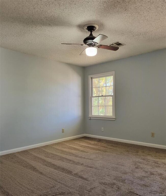 Building Photo - 2044 Edinburgh Dr