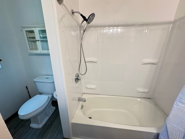 Building Photo - Two Bedroom Duplex with Heat Included! Nea...