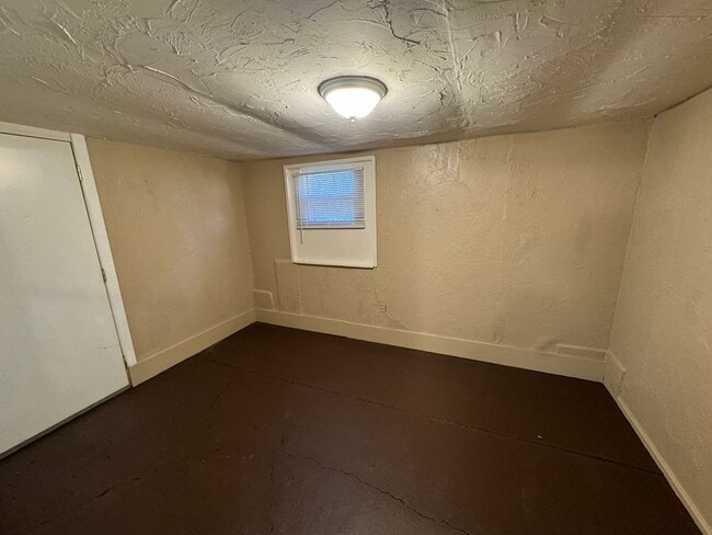 Building Photo - semi-detached home