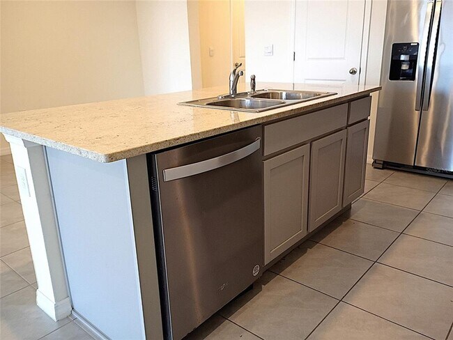 Building Photo - 34346 Redwood Dawn Ln