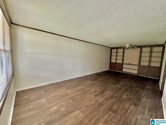 Building Photo - 1700 Greenbrier Dear Rd